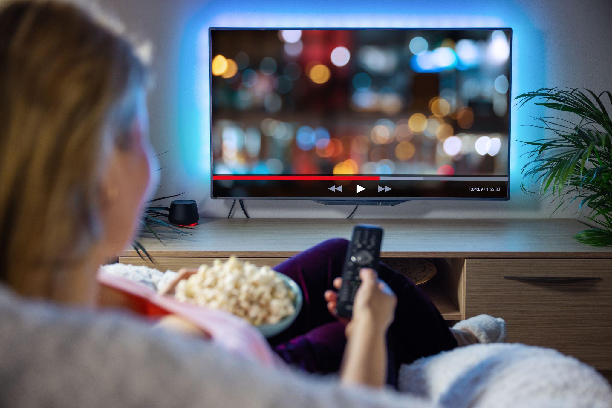 Internet i telewizja w pakiecie – czy łączenie usług naprawdę się opłaca?