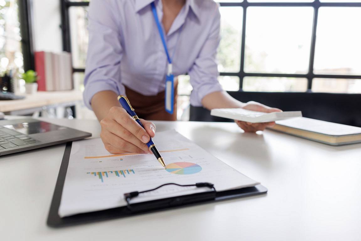 Kariera w kadrach i płacach – sprawdź, jak odpowiednie przygotowanie zwiększa szanse na stabilne zatrudnienie